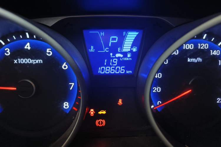 Used Hyundai ix35 2013 2.0L Automatic Two-Wheel Drive Smart GLS China IV Standard Odometer Close Up