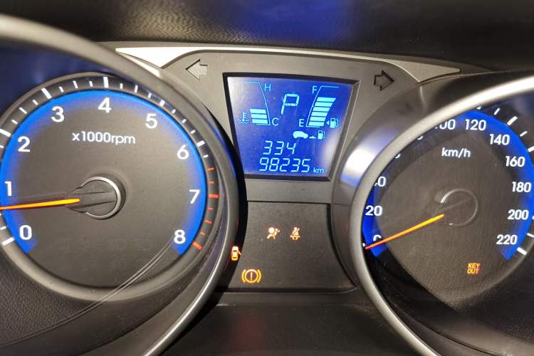 Used Hyundai ix35 2013 2.0L Automatic Two-Wheel Drive Smart GLS China IV Standard Odometer Close Up