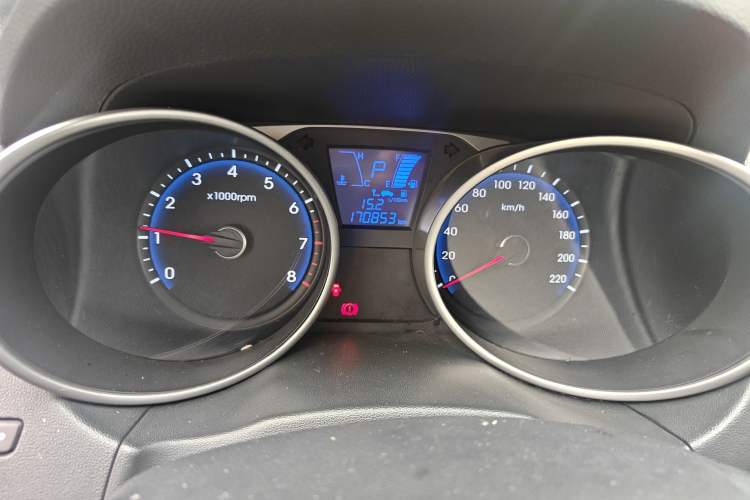 Used Hyundai ix35 2013 2.0L Automatic Two-Wheel Drive Smart GLS China IV Standard Odometer Close Up
