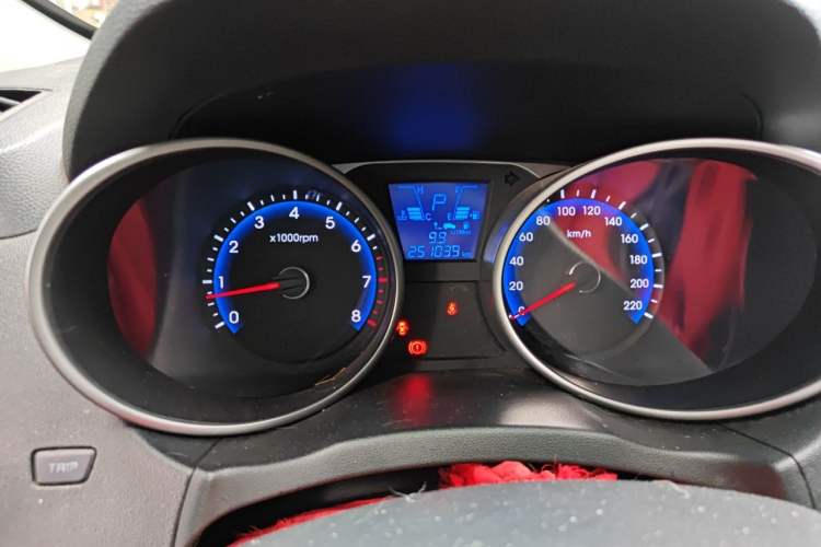 Used Hyundai ix35 2013 2.0L Automatic 4x4 Intelligent GLS China IV Standard Odometer Close Up
