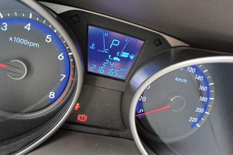 Used Hyundai ix35 2013 2.0L Automatic Two-Wheel Drive Smart GLS China IV Standard Odometer Close Up