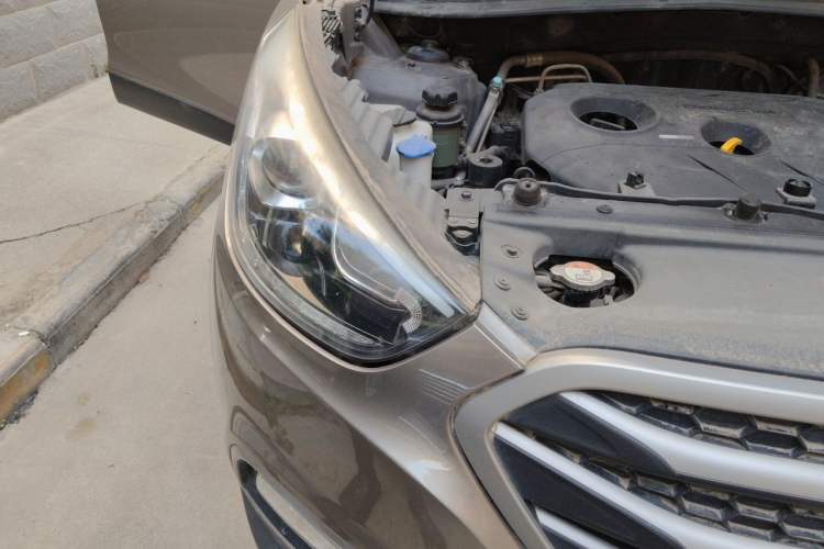 Used Hyundai ix35 2013 2.0L Automatic Two-Wheel Drive Smart GLS China IV Standard Right Front Headlight