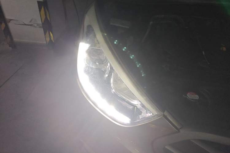 Used Hyundai ix35 2013 2.0L Automatic Two-Wheel Drive Smart GLS China IV Standard Right Front Headlight