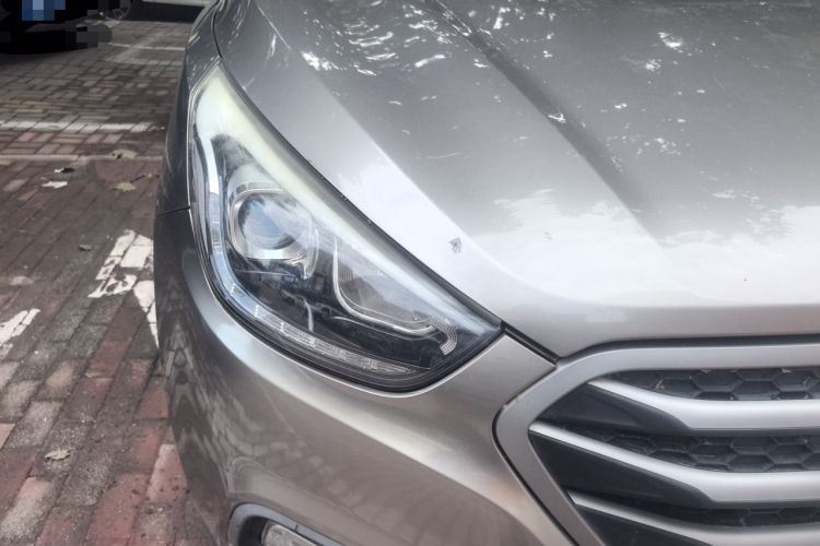 Used Hyundai ix35 2013 2.0L Automatic Two-Wheel Drive Smart GLS China IV Standard Right Front Headlight