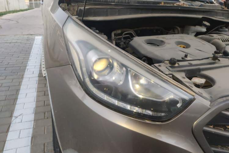 Used Hyundai ix35 2013 2.0L Automatic Two-Wheel Drive Smart GLS China IV Standard Right Front Headlight