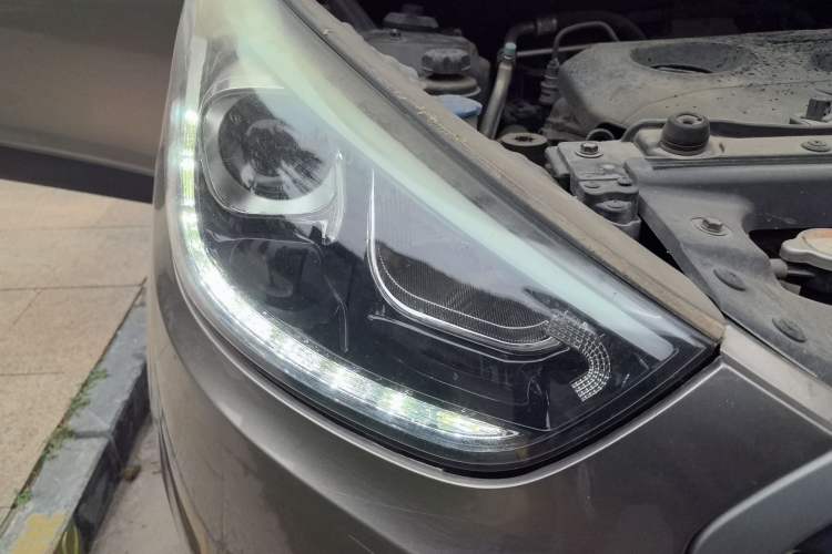 Used Hyundai ix35 2013 2.0L Automatic Two-Wheel Drive Smart GLS China IV Standard Right Front Headlight