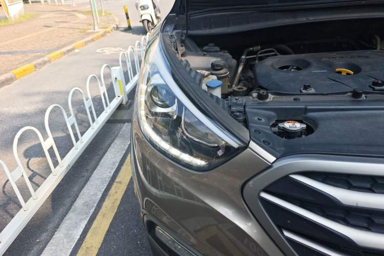 Used Hyundai ix35 2013 2.0L Automatic Two-Wheel Drive Smart GLS China IV Standard Right Front Headlight
