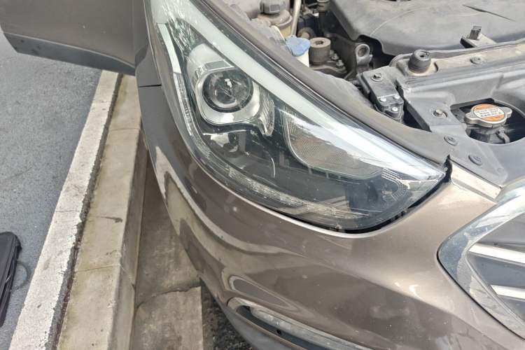 Used Hyundai ix35 2013 2.0L Automatic Two-Wheel Drive Smart GLS China IV Standard Right Front Headlight
