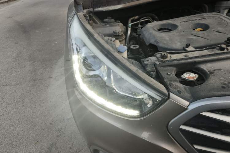 Used Hyundai ix35 2013 2.0L Automatic Two-Wheel Drive Smart GLS China IV Standard Right Front Headlight