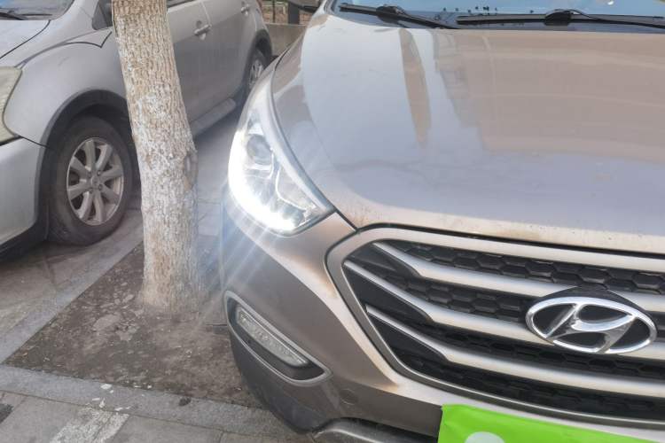 Used Hyundai ix35 2013 2.0L Automatic Two-Wheel Drive Smart GLS China IV Standard Right Front Headlight