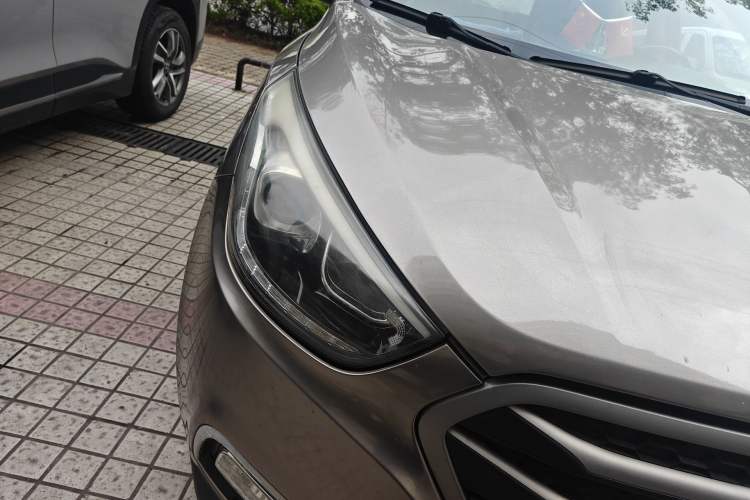 Used Hyundai ix35 2013 2.0L Automatic Two-Wheel Drive Smart GLS China IV Standard Right Front Headlight