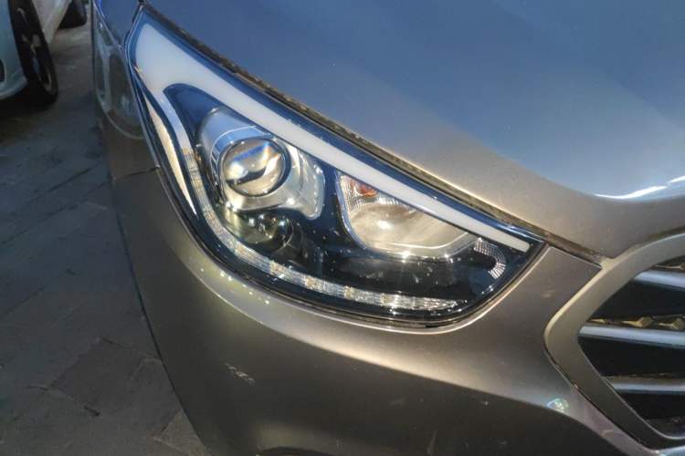 Used Hyundai ix35 2013 2.0L Automatic Two-Wheel Drive Smart GLS China IV Standard Right Front Headlight