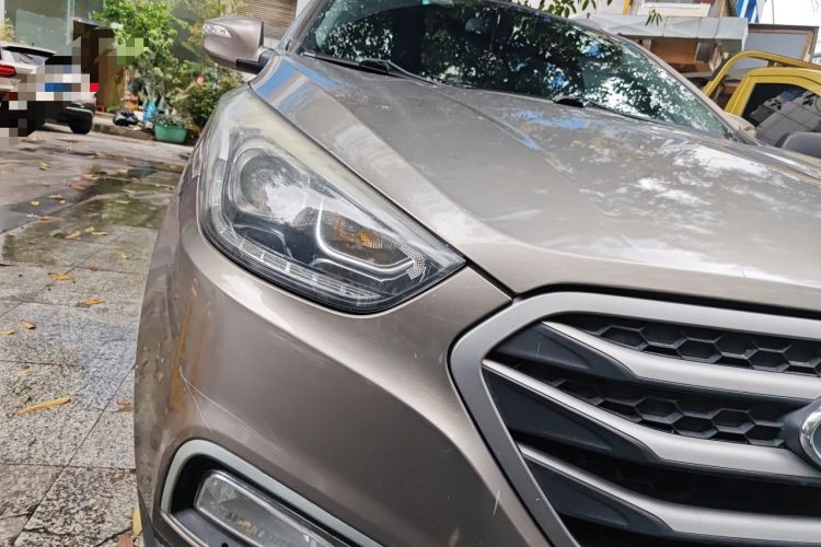 Used Hyundai ix35 2013 2.0L Automatic 4x4 Intelligent GLS China IV Standard Right Front Headlight