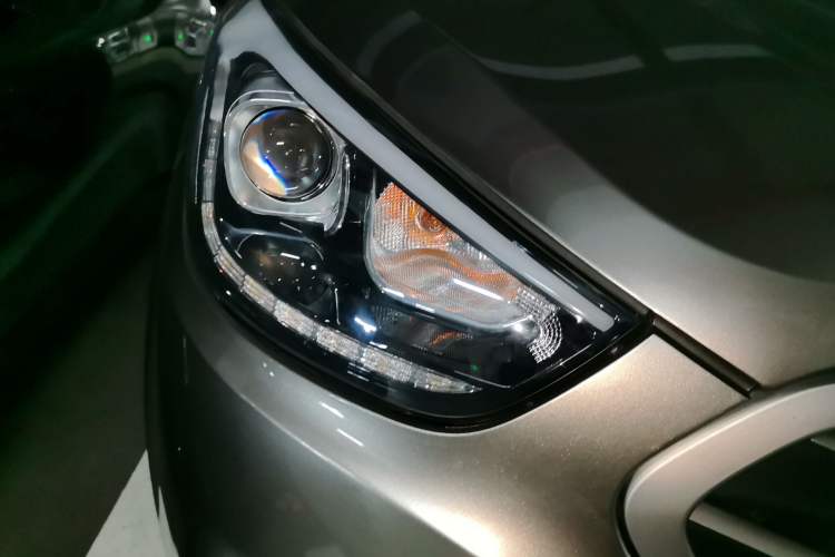 Used Hyundai ix35 2013 2.0L Automatic Two-Wheel Drive Smart GLS China V Standard Right Front Headlight