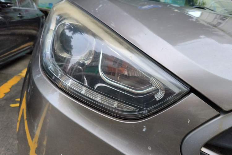 Used Hyundai ix35 2013 2.0L Automatic Two-Wheel Drive Smart GLS China IV Standard Right Front Headlight