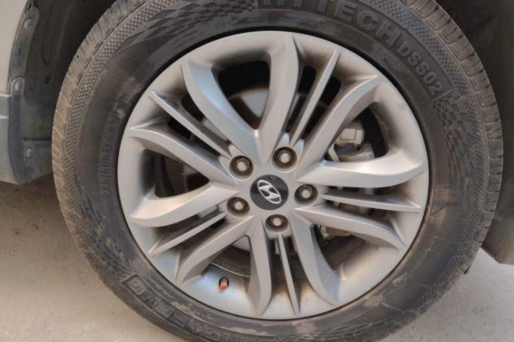 Used Hyundai ix35 2013 2.0L Automatic Two-Wheel Drive Smart GLS China IV Standard Right Front Wheel Hub