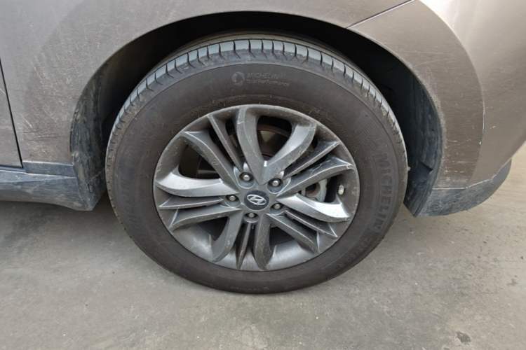 Used Hyundai ix35 2013 2.0L Automatic Two-Wheel Drive Smart GLS China IV Standard Right Front Wheel Hub
