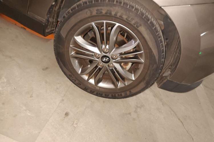 Used Hyundai ix35 2013 2.0L Automatic Two-Wheel Drive Smart GLS China IV Standard Right Front Wheel Hub