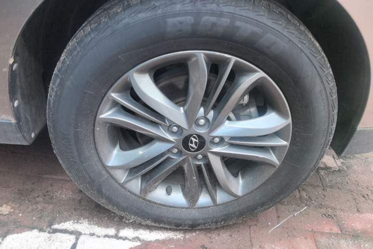 Used Hyundai ix35 2013 2.0L Automatic Two-Wheel Drive Smart GLS China IV Standard Right Front Wheel Hub