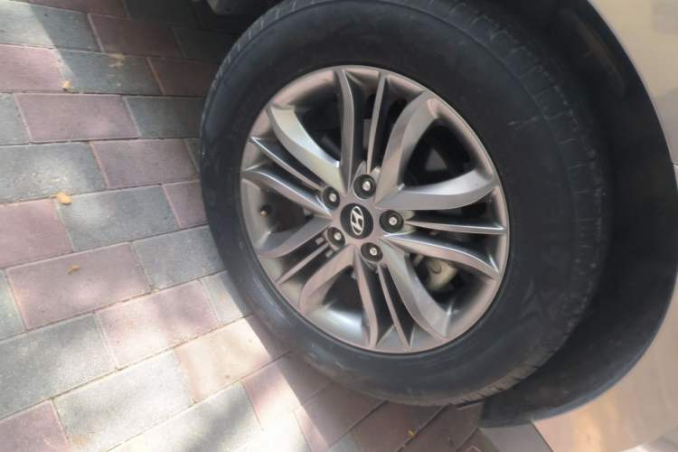 Used Hyundai ix35 2013 2.0L Automatic Two-Wheel Drive Smart GLS China IV Standard Right Front Wheel Hub
