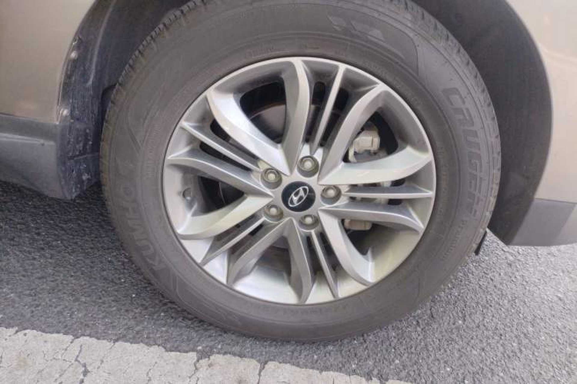 Used Hyundai ix35 2013 2.0L Automatic Two-Wheel Drive Smart GLS China V Standard Right Front Wheel Hub
