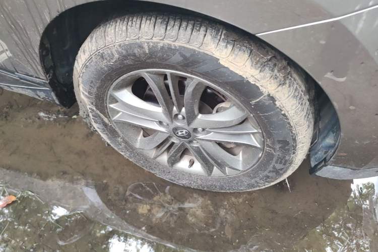 Used Hyundai ix35 2013 2.0L Automatic Two-Wheel Drive Smart GLS China IV Standard Right Front Wheel Hub