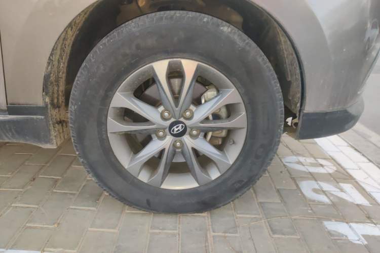 Used Hyundai ix35 2013 2.0L Automatic Two-Wheel Drive Smart GLS China IV Standard Right Front Wheel Hub