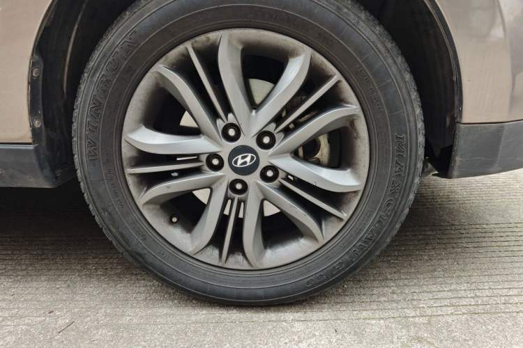 Used Hyundai ix35 2013 2.0L Automatic Two-Wheel Drive Smart GLS China IV Standard Right Front Wheel Hub