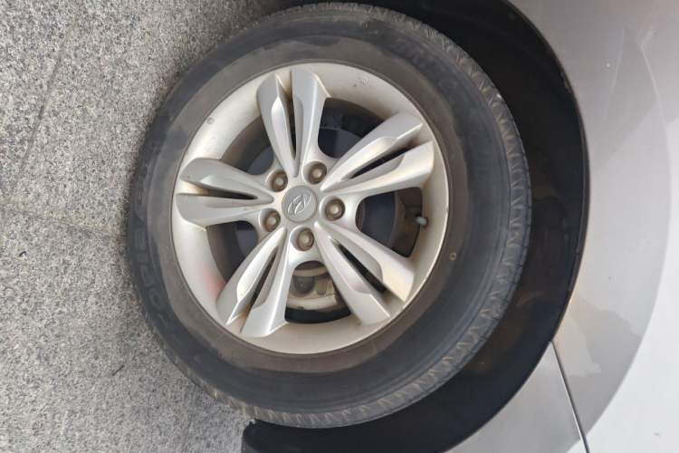 Used Hyundai ix35 2013 2.0L Automatic Two-Wheel Drive Smart GLS China IV Standard Right Front Wheel Hub