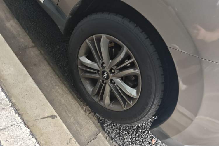 Used Hyundai ix35 2013 2.0L Automatic Two-Wheel Drive Smart GLS China IV Standard Right Front Wheel Hub