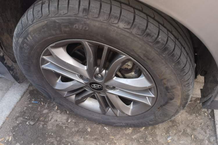 Used Hyundai ix35 2013 2.0L Automatic Two-Wheel Drive Smart GLS China IV Standard Right Front Wheel Hub