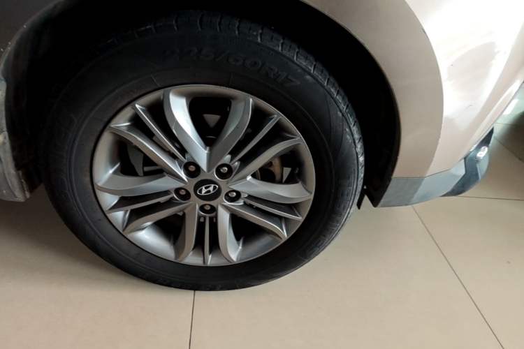 Used Hyundai ix35 2013 2.0L Automatic Two-Wheel Drive Smart GLS China IV Standard Right Front Wheel Hub