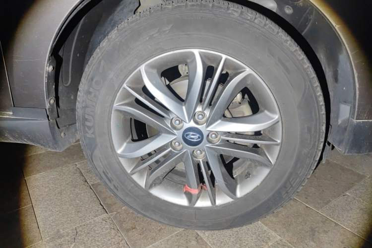 Used Hyundai ix35 2013 2.0L Automatic Two-Wheel Drive Smart GLS China IV Standard Right Front Wheel Hub