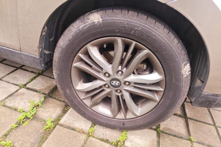 Used Hyundai ix35 2013 2.0L Automatic Two-Wheel Drive Smart GLS China IV Standard Right Front Wheel Hub