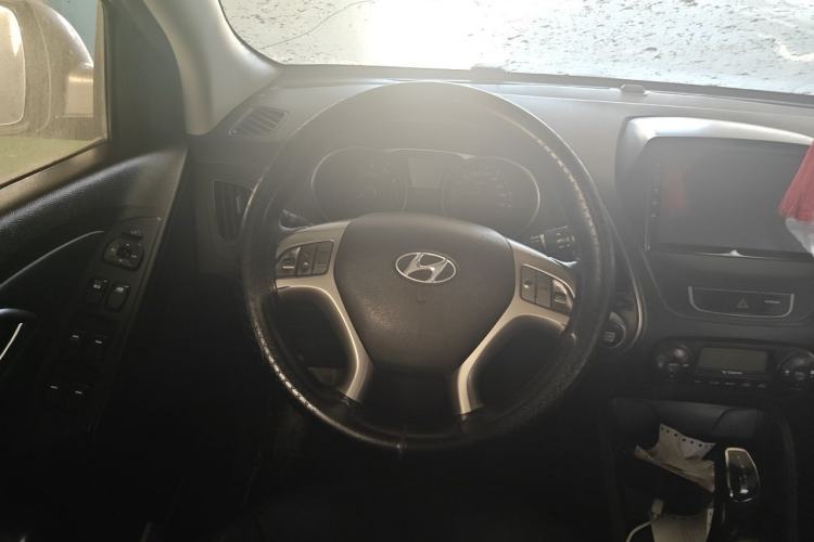 Used Hyundai ix35 2013 2.0L Automatic Two-Wheel Drive Smart GLS China V Standard Steering Wheel