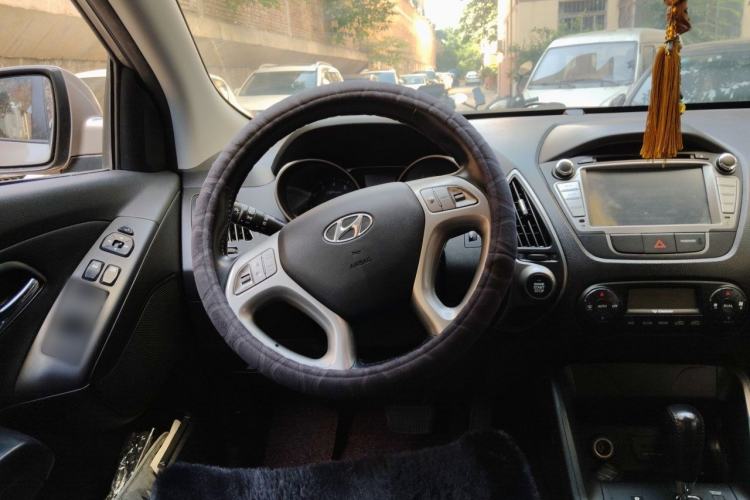 Used Hyundai ix35 2013 2.0L Automatic Two-Wheel Drive Smart GLS China IV Standard Steering Wheel