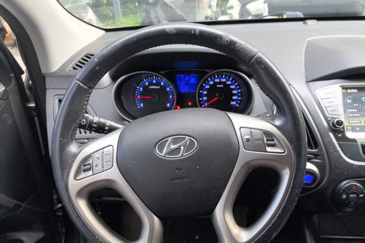 Used Hyundai ix35 2013 2.0L Automatic Two-Wheel Drive Smart GLS China IV Standard Steering Wheel