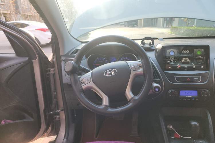 Used Hyundai ix35 2013 2.0L Automatic Two-Wheel Drive Smart GLS China IV Standard Steering Wheel