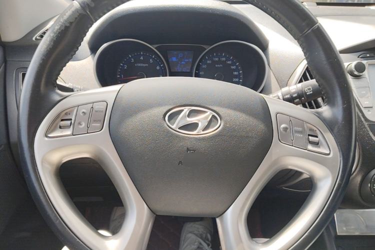 Used Hyundai ix35 2013 2.0L Automatic Two-Wheel Drive Smart GLS China IV Standard Steering Wheel