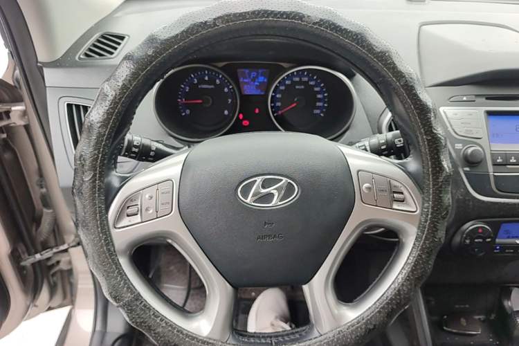 Used Hyundai ix35 2013 2.0L Automatic Two-Wheel Drive Smart GLS China V Standard Steering Wheel