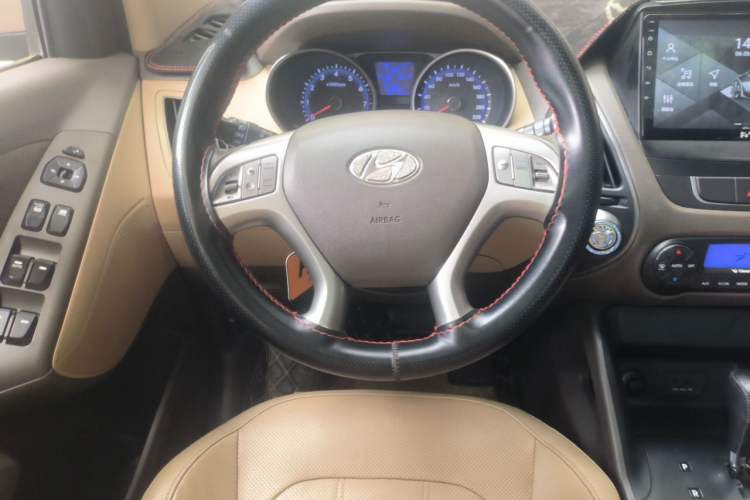 Used Hyundai ix35 2013 2.0L Automatic Two-Wheel Drive Smart GLS China IV Standard Steering Wheel