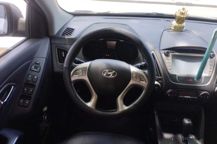 Used Hyundai ix35 2013 2.0L Automatic Two-Wheel Drive Smart GLS China V Standard Steering Wheel