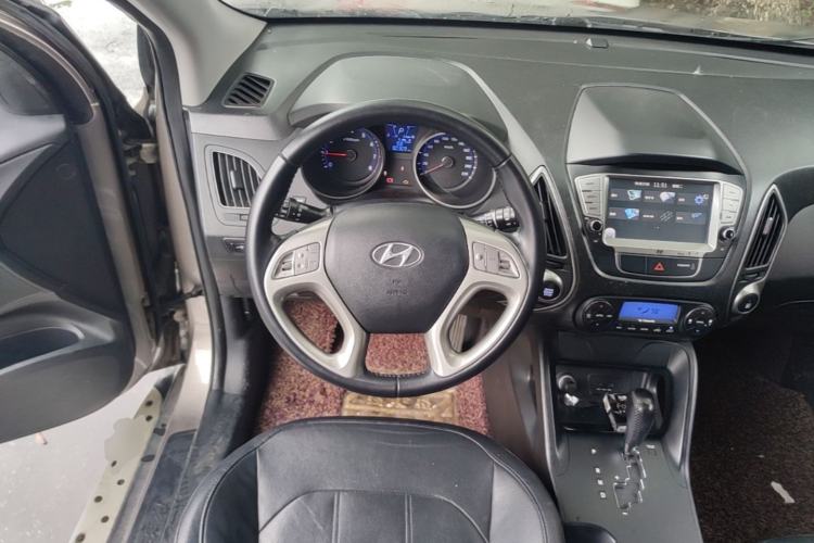 Used Hyundai ix35 2013 2.0L Automatic Two-Wheel Drive Smart GLS China IV Standard Steering Wheel
