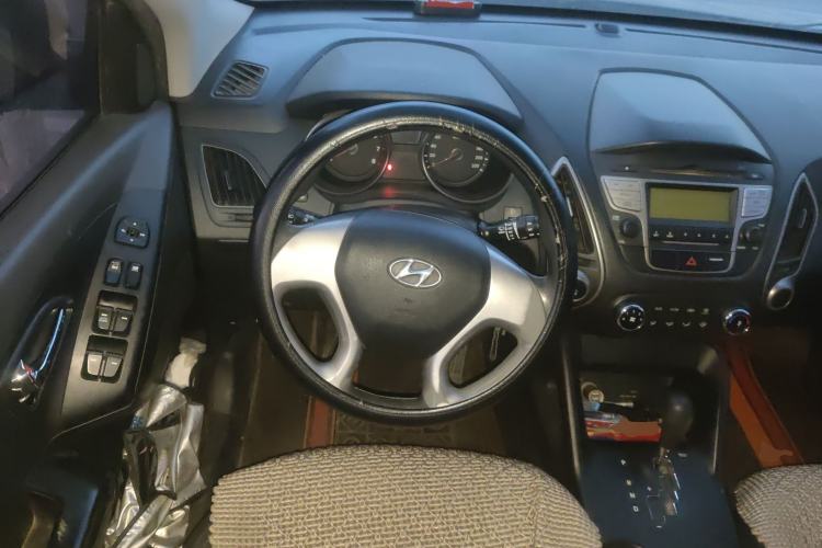 Used Hyundai ix35 2013 2.0L Automatic Two-Wheel Drive Smart GLS China IV Standard Steering Wheel