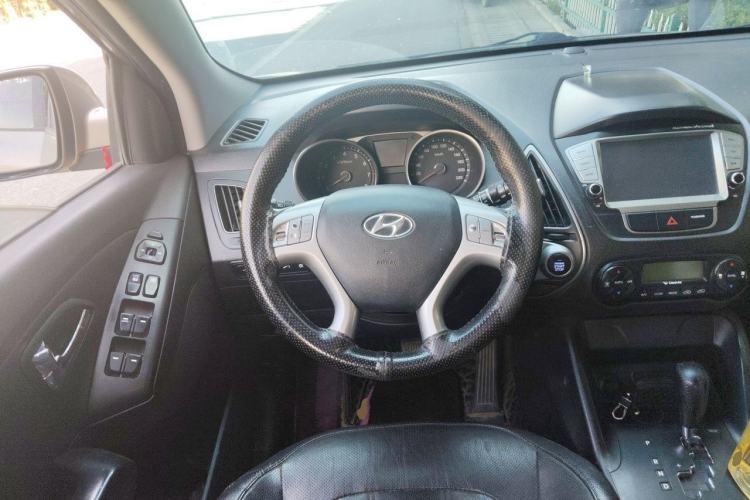 Used Hyundai ix35 2013 2.0L Automatic Two-Wheel Drive Smart GLS China V Standard Steering Wheel