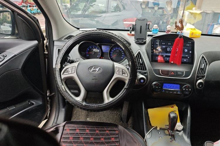 Used Hyundai ix35 2013 2.0L Automatic Two-Wheel Drive Smart GLS China IV Standard Steering Wheel