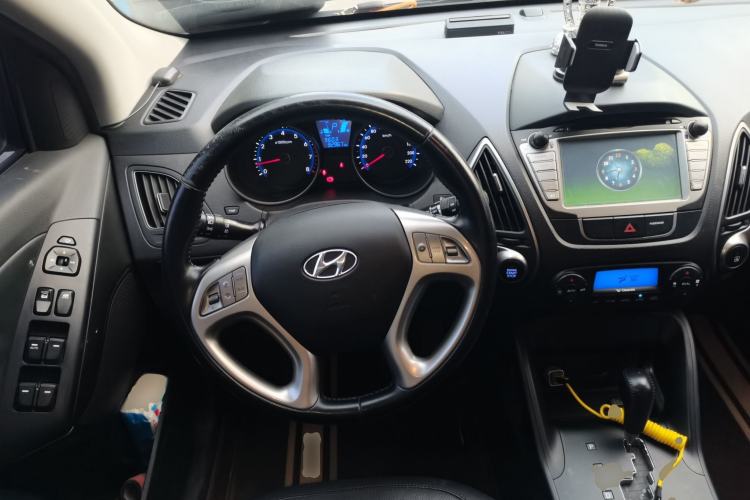 Used Hyundai ix35 2013 2.0L Automatic Two-Wheel Drive Smart GLS China IV Standard Steering Wheel