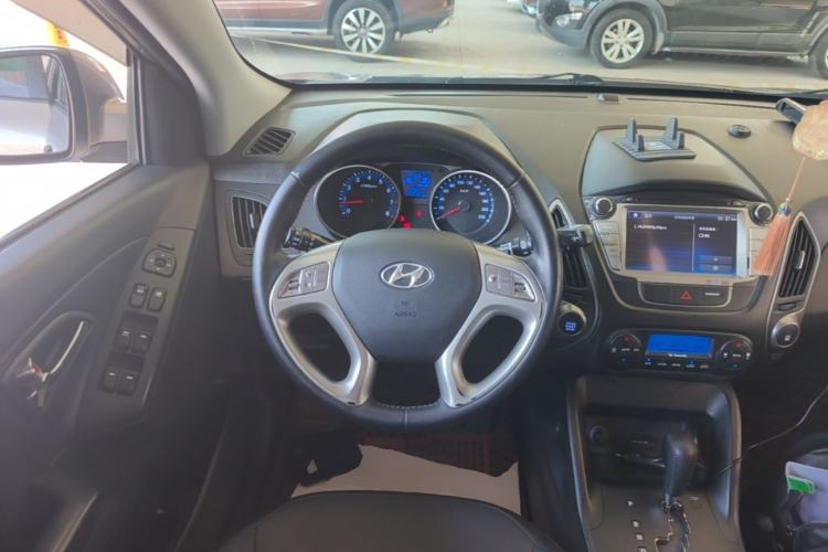 Used Hyundai ix35 2013 2.0L Automatic Two-Wheel Drive Smart GLS China IV Standard Steering Wheel