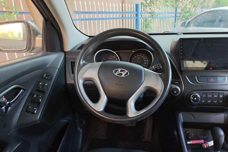 Used Hyundai ix35 2013 2.0L Automatic 2WD Comfort GL China IV Standard Steering Wheel
