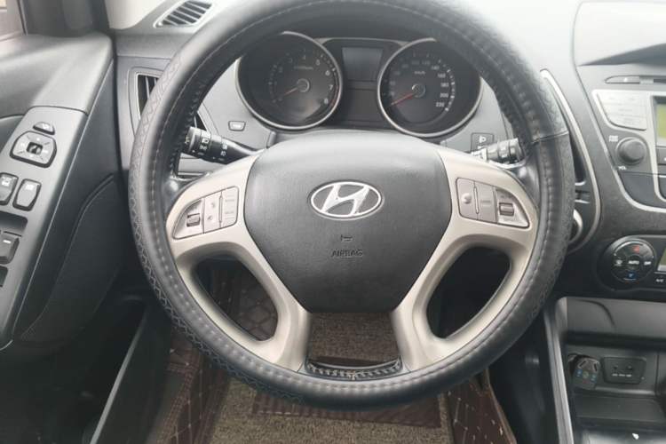 Used Hyundai ix35 2013 2.0L Automatic Two-Wheel Drive Smart GLS China IV Standard Steering Wheel